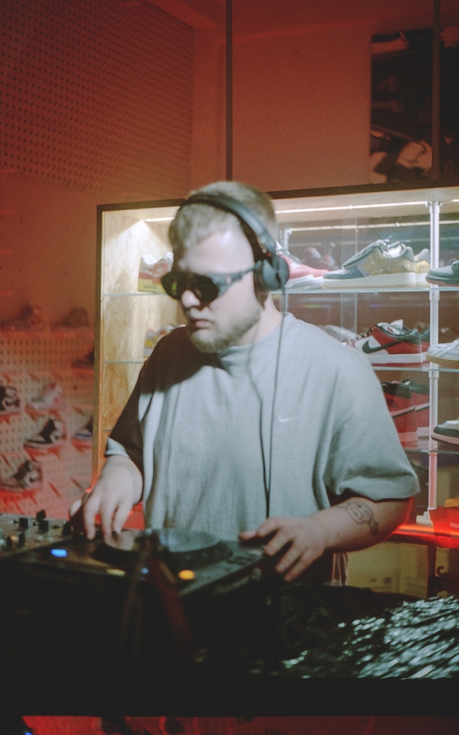 39 safensound, sneakerarber